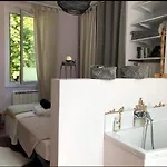 Bed & Breakfast De La Galerie Du Port 