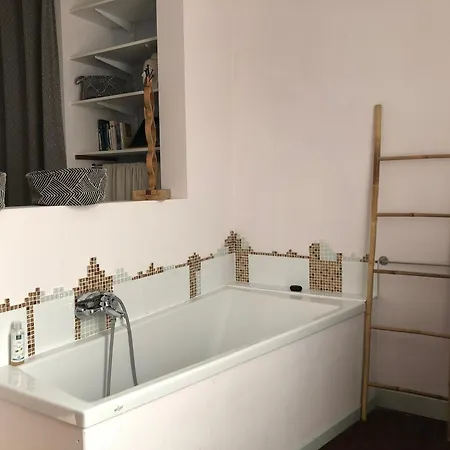 De La Galerie Du Port Douce France Bed & Breakfast 4*