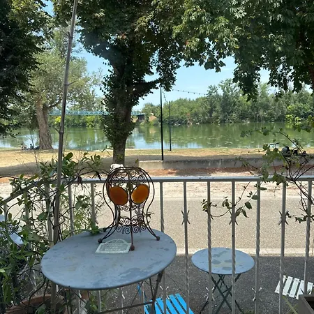 De La Galerie Du Port Douce France Bed & Breakfast Auvillar